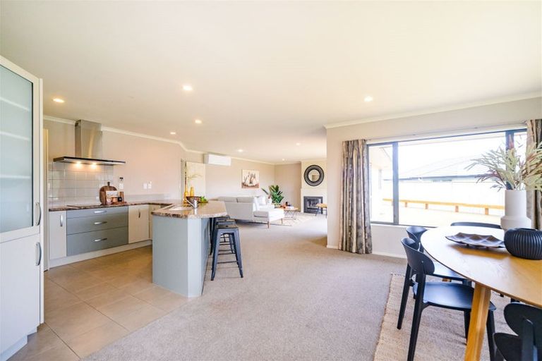 Photo of property in 2 Varsity Heights, Fitzherbert, Palmerston North, 4410