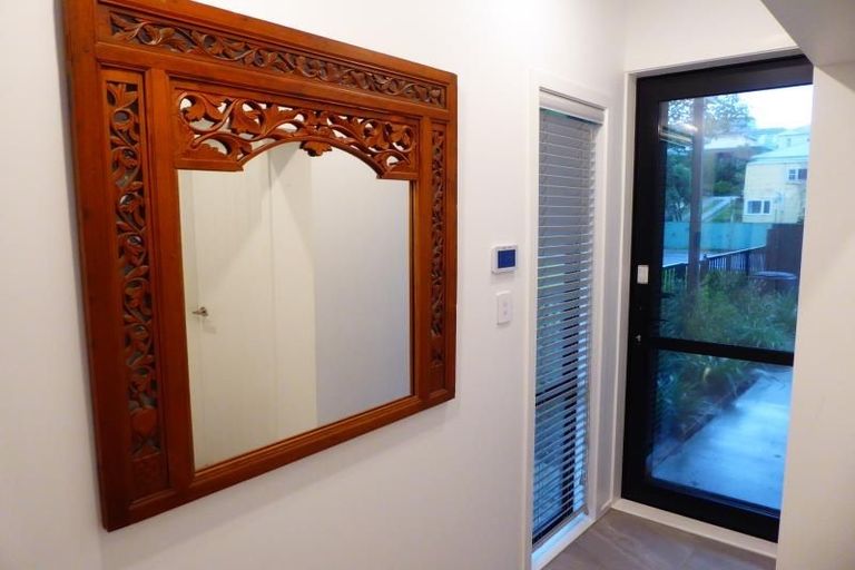 Photo of property in 4f Regent Street, Newtown, Wellington, 6021