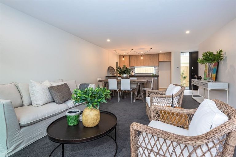 Photo of property in 2/10 Bishop Street, Green Bay, Auckland, 0604