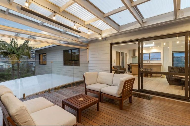 Photo of property in 1/690 Beach Road, Browns Bay, Auckland, 0630