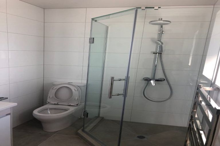 Photo of property in 2 Riroriro Close, Papakura, 2110