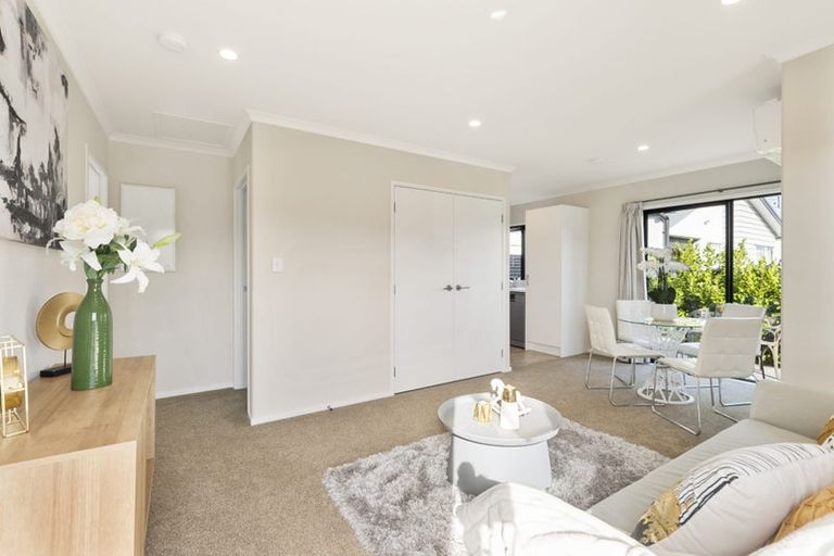 Photo of property in 10 Regiment Road, Papakura, 2110