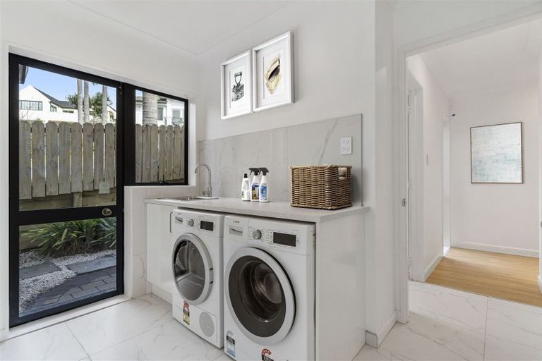 Photo of property in 48 Wiltshire Place, Somerville, Auckland, 2014