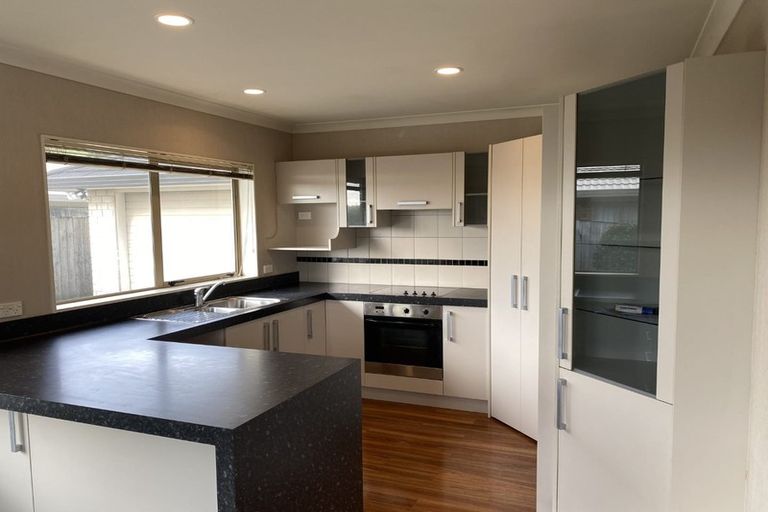 Photo of property in 11 Balmerino Grove, Waikanae, 5036