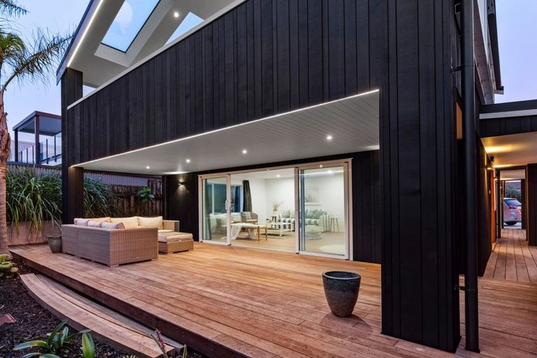 Photo of property in 112 Karewa Parade, Papamoa Beach, Papamoa, 3118