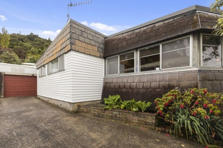 Photo of property in 111 Thomas Street, Stokes Valley, Lower Hutt, 5019