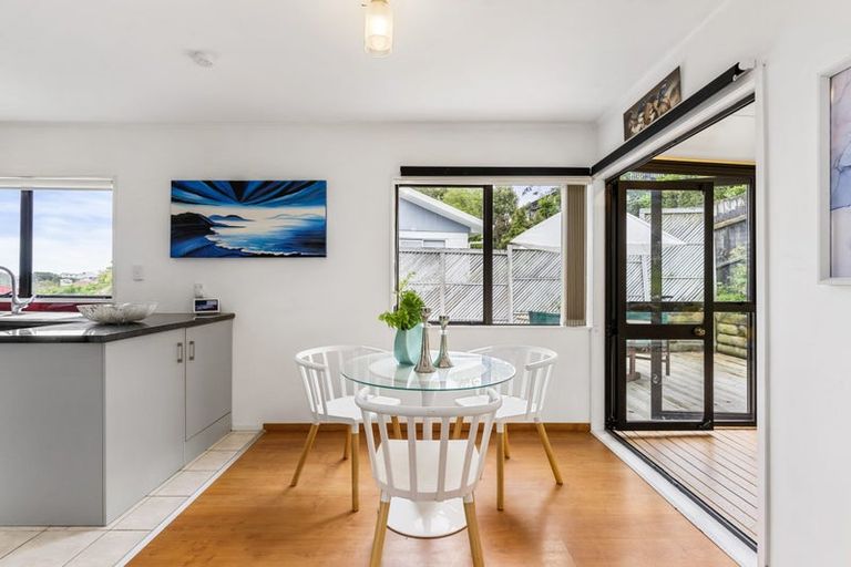 Photo of property in 1/10 Remus Place, Totara Vale, Auckland, 0629