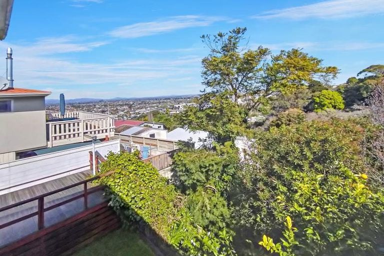 Photo of property in 32 Guys Hill Road, Hospital Hill, Napier, 4110