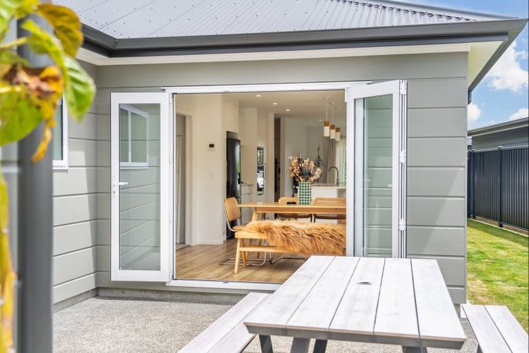 Photo of property in 23 Thornbury Lane, Timberlea, Upper Hutt, 5018