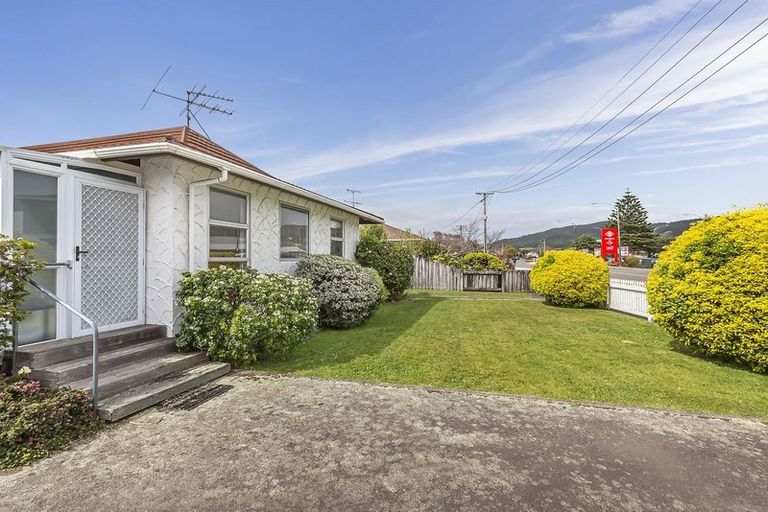 Photo of property in 1/46 Oxford Street, Tawa, Wellington, 5028