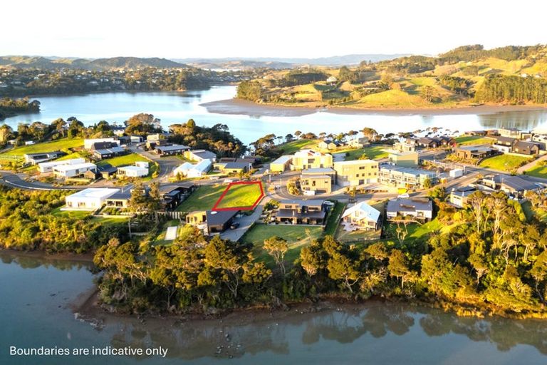 Photo of property in 2 Pekapeka Street, Raglan, 3225