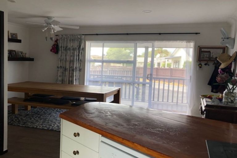 Photo of property in 6 Armitage Place, Tuakau, 2121