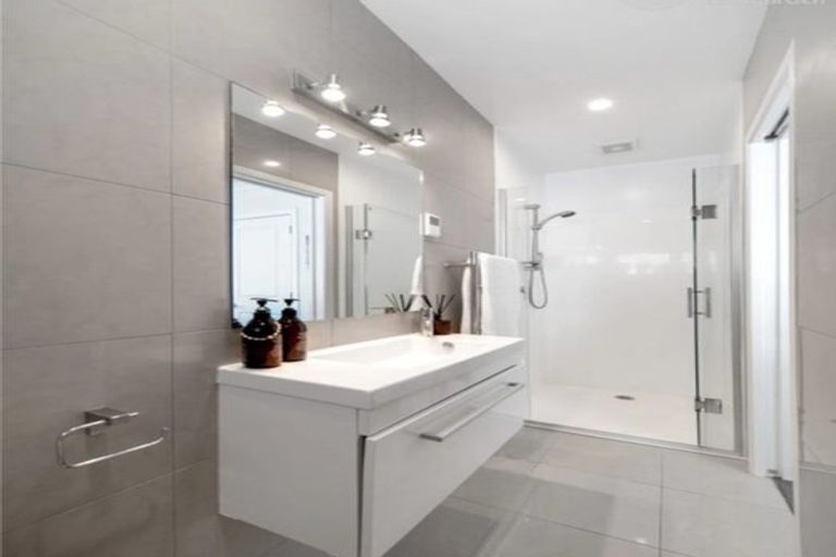 Photo of property in 11 The Anchorage, Sunnyhills, Auckland, 2010