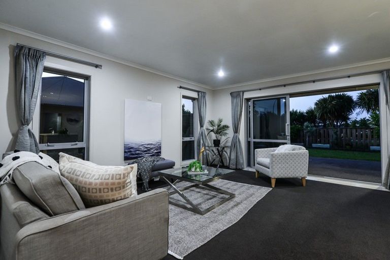 Photo of property in 12 Allgood Place, Rototuna North, Hamilton, 3210