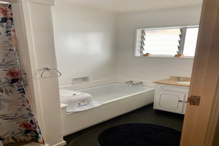 Photo of property in 1/83 Flanshaw Road, Te Atatu South, Auckland, 0610