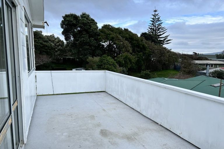Photo of property in 6 Kaitawa Street, Waikanae Beach, Waikanae, 5036