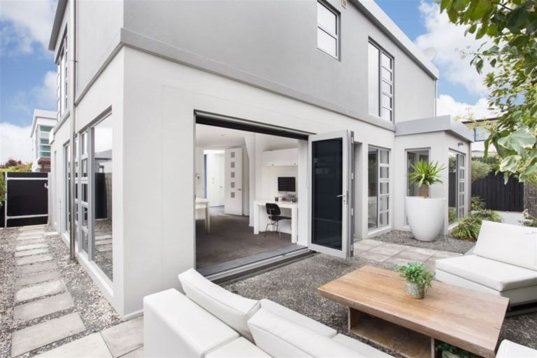 Photo of property in 43 Winchester Street, Merivale, Christchurch, 8014
