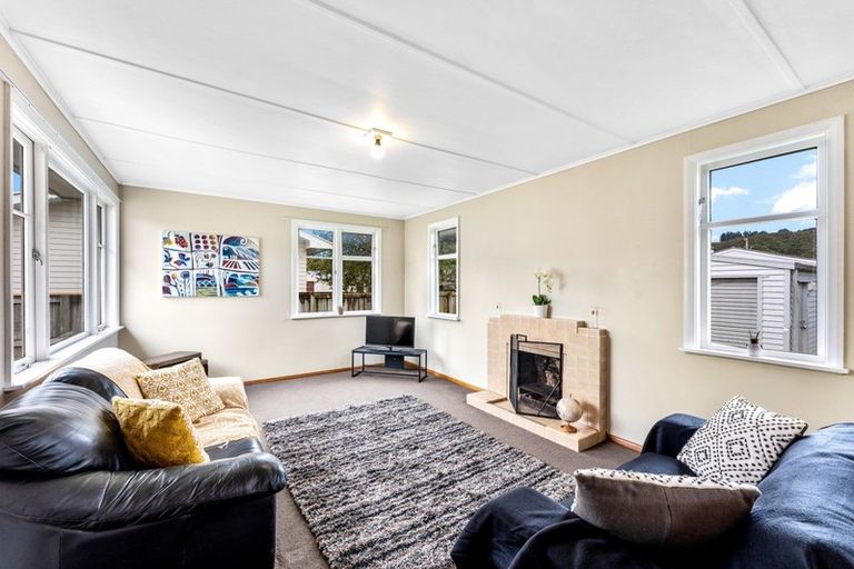 Photo of property in 6 Benge Crescent, Clouston Park, Upper Hutt, 5018