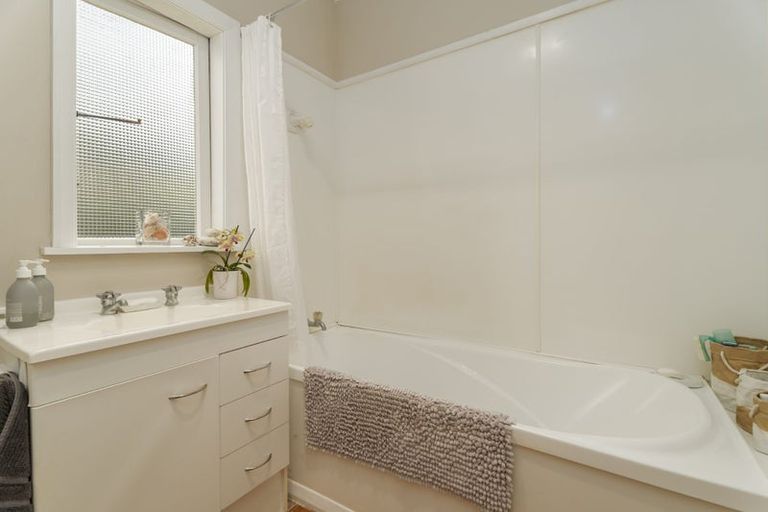 Photo of property in 18 Omar Street, Khandallah, Wellington, 6035