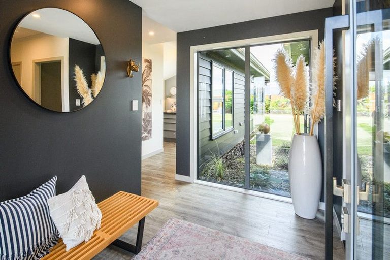 Photo of property in 10 Mediterranean Grove, Fitzherbert, Palmerston North, 4410