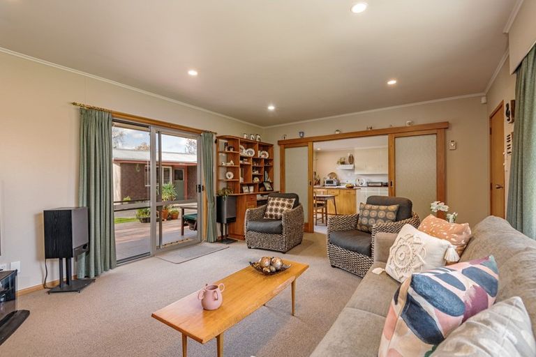 Photo of property in 9 Panako Place, Awapuni, Palmerston North, 4412