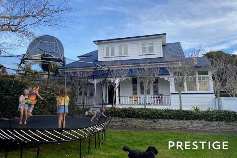 Photo of property in 8 Dodson Avenue, Milford, Auckland, 0620