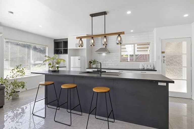 Photo of property in 1 Ross Place, Blagdon, New Plymouth, 4310