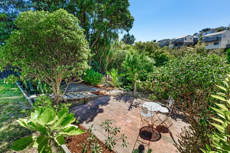 Photo of property in 23-23a Kapiti Crescent, Titahi Bay, Porirua, 5022