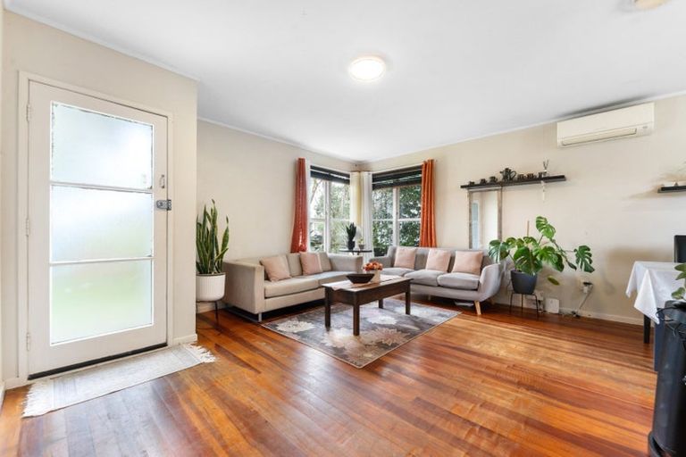 Photo of property in 90 Riverpark Crescent, Henderson, Auckland, 0610