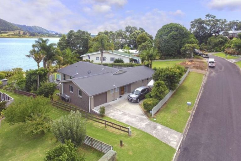 Photo of property in 25 Moana Drive, Mahia, 4198