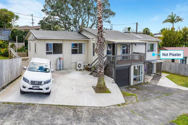 Photo of property in 4/89a Royal Road, Massey, Auckland, 0614