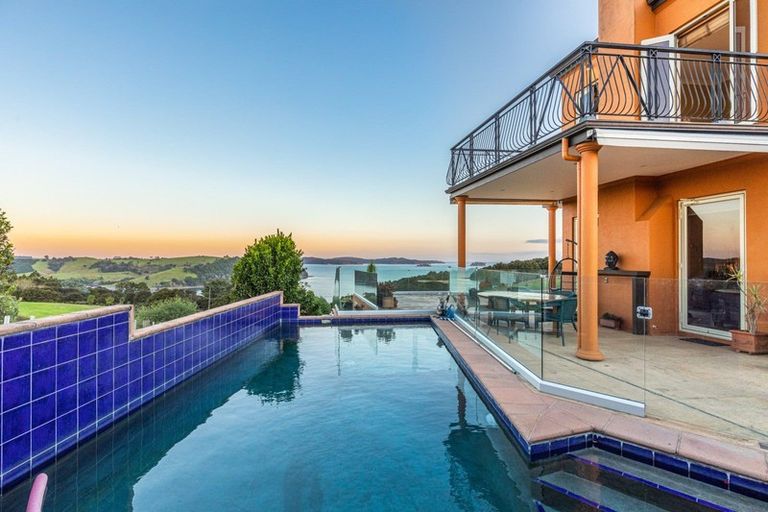 Photo of property in 220 Whitmore Road, Tawharanui Peninsula, Warkworth, 0986