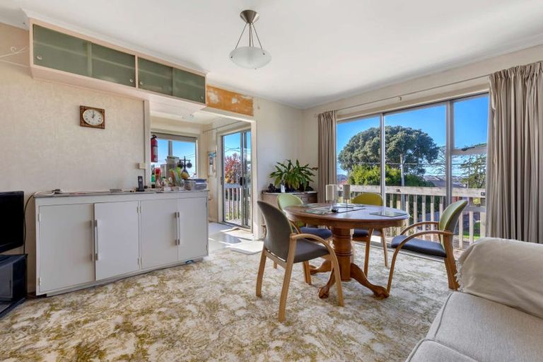 Photo of property in 9 Tiki Street, New Lynn, Auckland, 0600