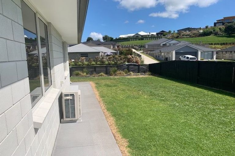 Photo of property in 2 Lakeside Terrace, Omokoroa, 3114