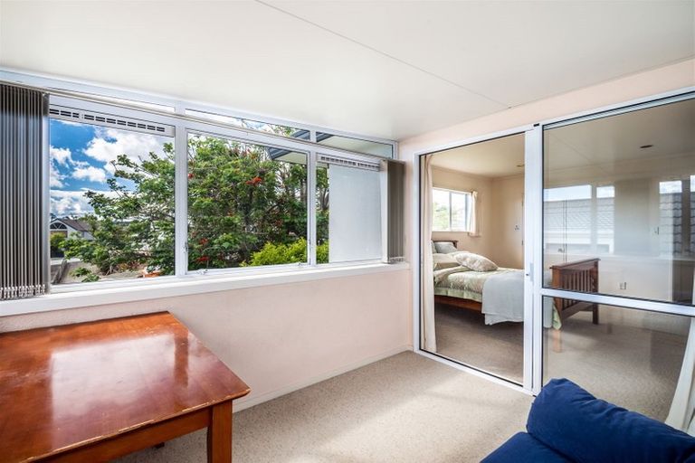 Photo of property in 2/6 Marsh Avenue, Forrest Hill, Auckland, 0620