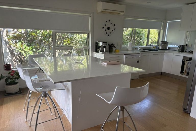 Photo of property in 121 Arran Road, Browns Bay, Auckland, 0630