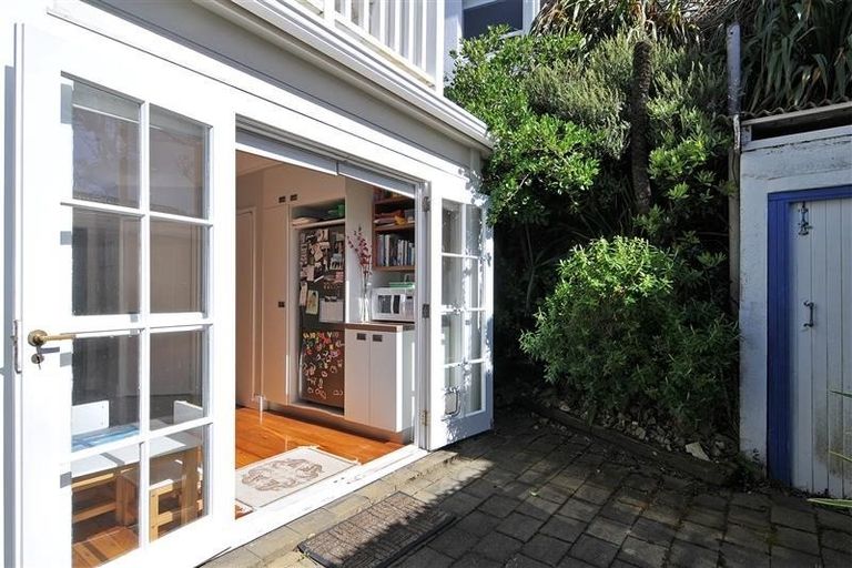 Photo of property in 27 Maida Vale Road, Roseneath, Wellington, 6011