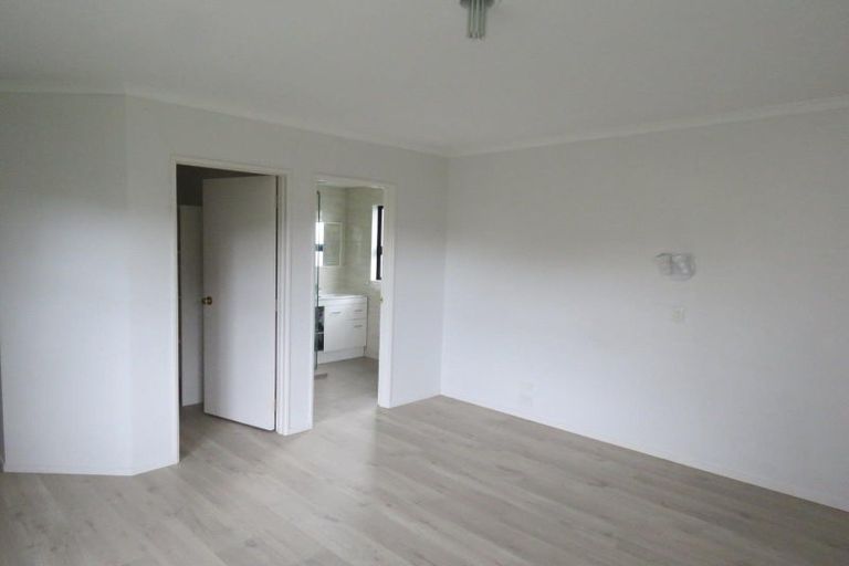 Photo of property in 52 Paynters Avenue, Strandon, New Plymouth, 4312