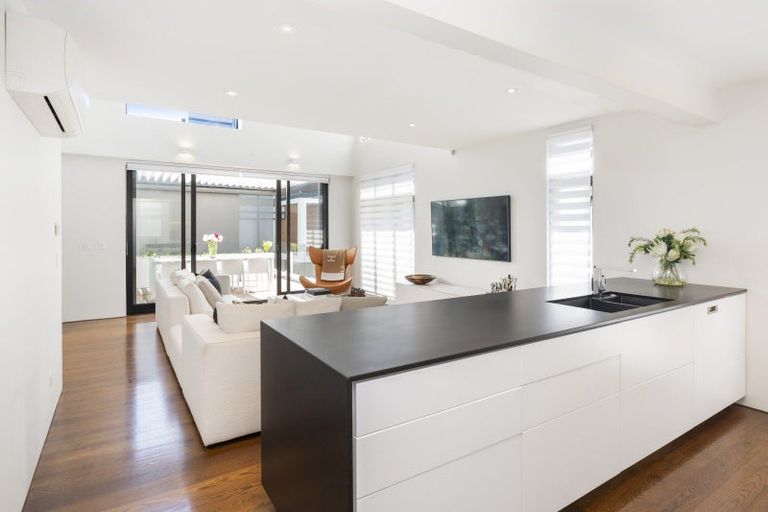 Photo of property in 26a Peterborough Street, Christchurch Central, Christchurch, 8013