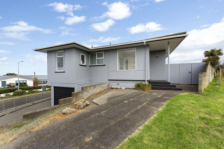 Photo of property in 2 Kapiti Terrace, Castlecliff, Whanganui, 4501