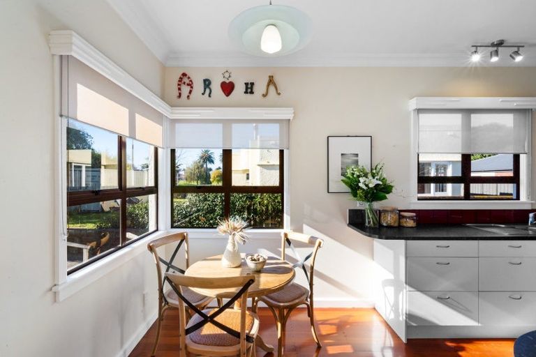 Photo of property in 16 Douglas Mclean Avenue, Marewa, Napier, 4110