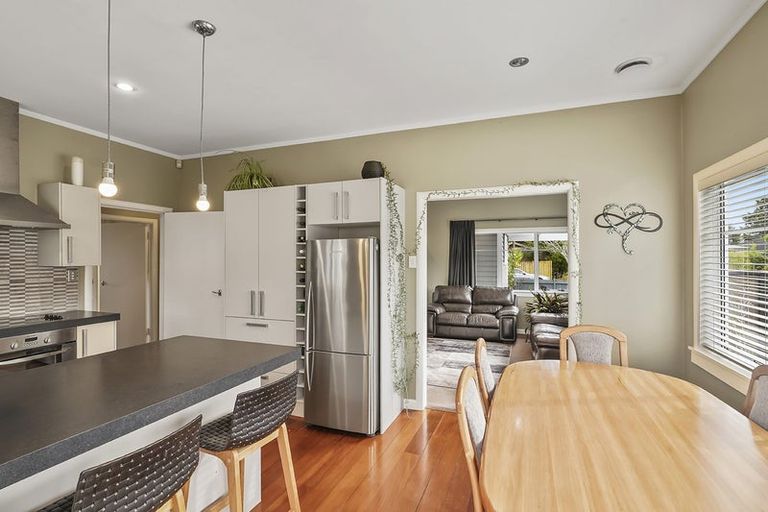 Photo of property in 6 Vectis Road, Hillcrest, Hamilton, 3216