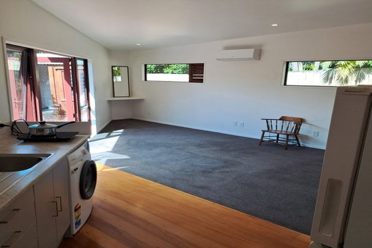 Photo of property in 17a Old Lake Road, Narrow Neck, Auckland, 0624