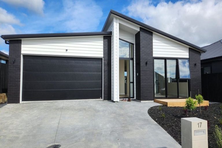 Photo of property in 17 Babina Avenue, Kumeu, 0810