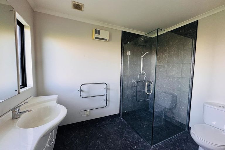 Photo of property in 69 Royal Oak Drive, Kelvin Grove, Palmerston North, 4414