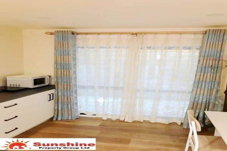 Photo of property in 86 Fairview Avenue, Fairview Heights, Auckland, 0632