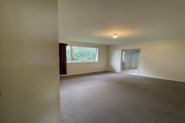 Photo of property in 28 Hinton Place, Weymouth, Auckland, 2103