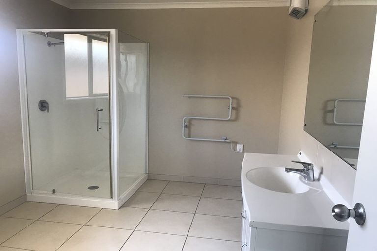 Photo of property in 43 Factory Road, Belfast, Christchurch, 8051