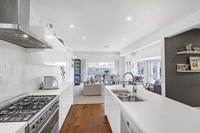 Photo of property in 49 Hartley Avenue, Strowan, Christchurch, 8052