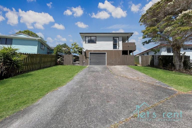 Photo of property in 18 Halloran Place, Massey, Auckland, 0614